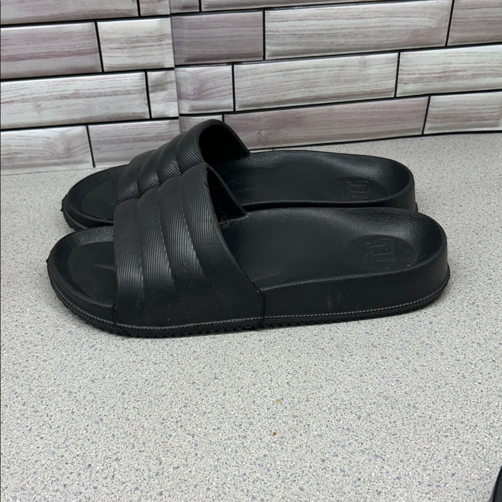 New OT Revolution men’s Small 7/8 Black Slide Sandals for Men